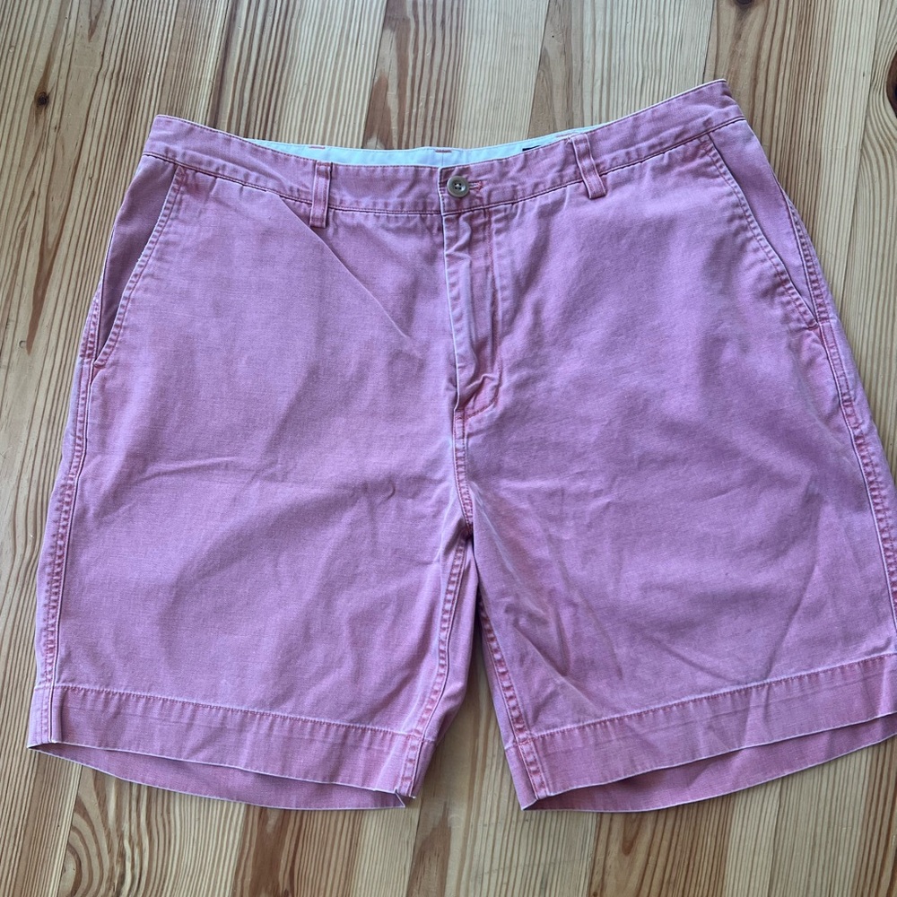Vineyard Vines mens red shorts